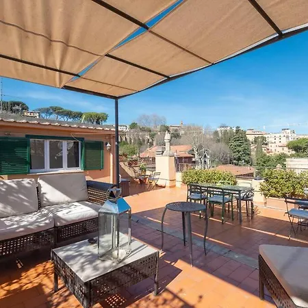Luxury Panoramic Penthouse Trastevere アパート