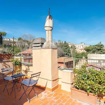 Luxury Panoramic Penthouse Trastevere ローマ